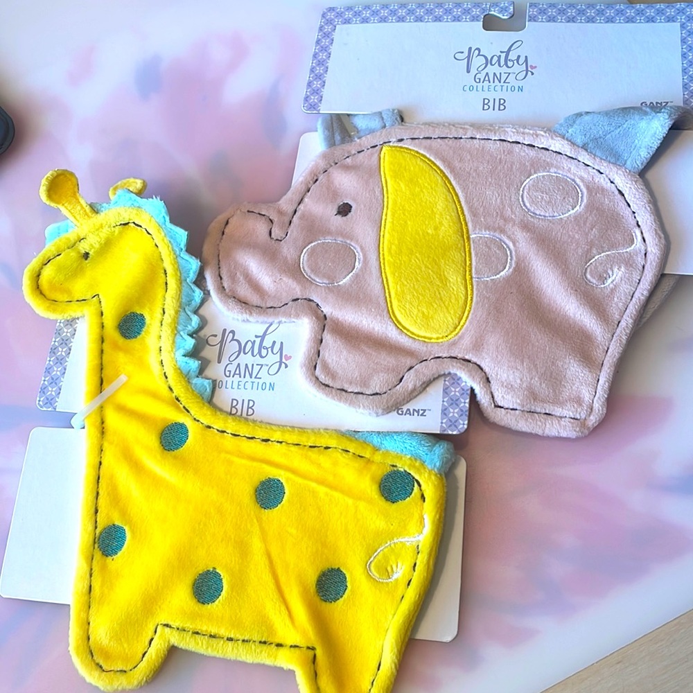 NWT Set of 2 Bibs - Pig and Giraffe